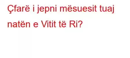 Çfarë i jepni mësuesit tuaj natën e Vitit të Ri?